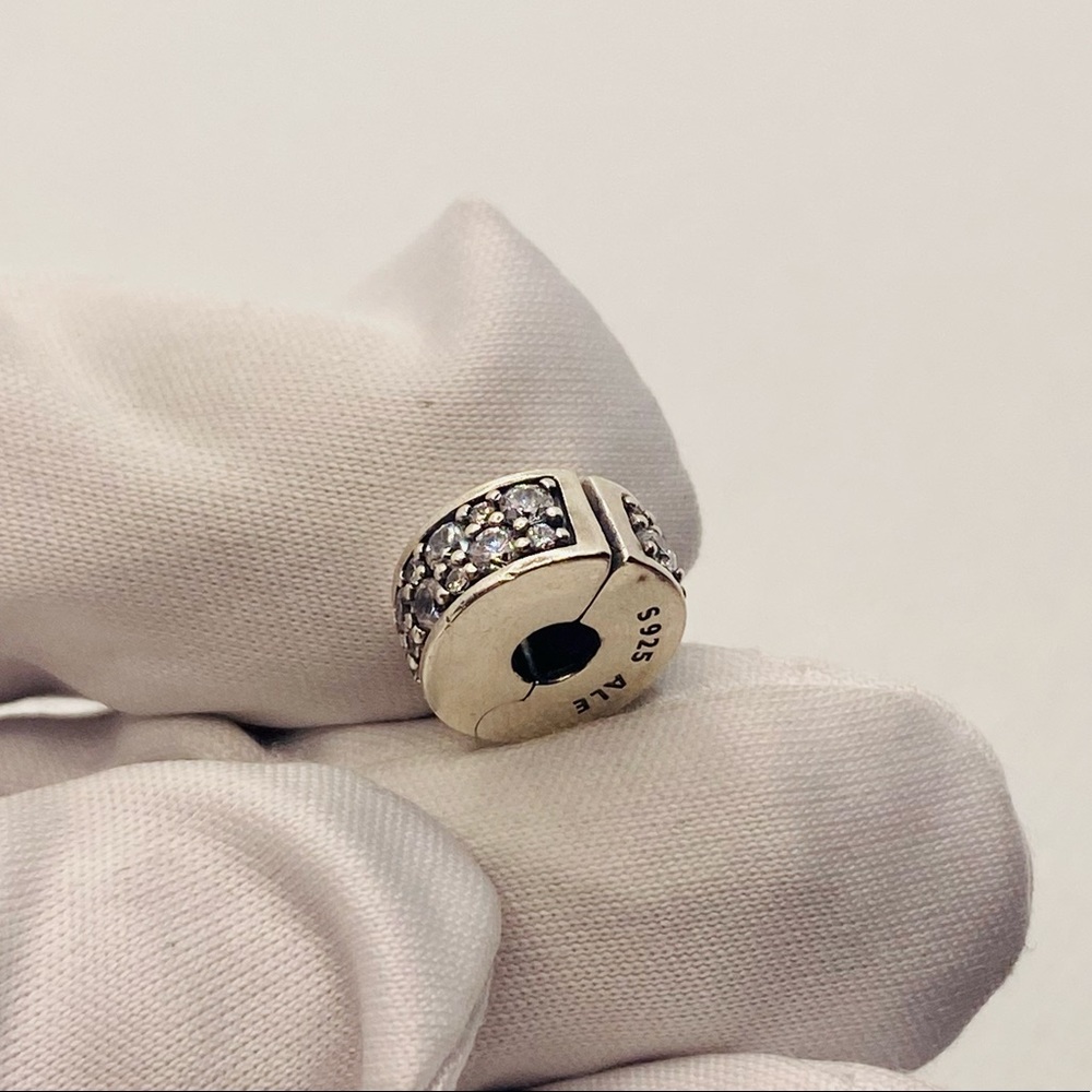 🚨 2 / TWO 🚨 EUC Pandora 791817CZ Silver Shining Elegance Clip w/ Clear Zirconia - Picture 4 of 10